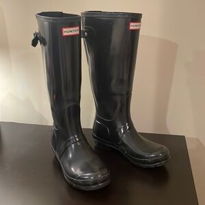 Hunter Black gloss boots- knee high, wide calf.